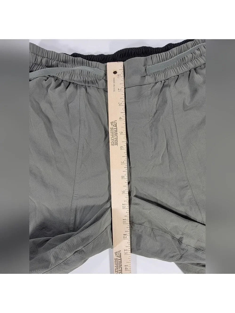Lululemon Bowline Shorts Mens Medium  Green Athletic Gym Pockets Stretch